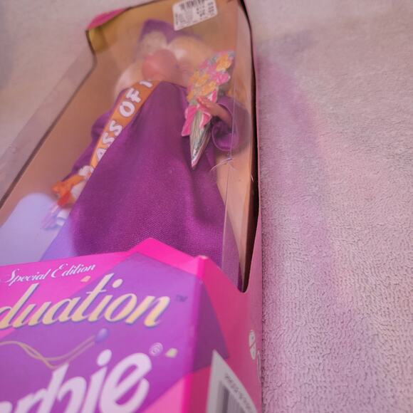 Class of 1997 Special Edition Graduation Barbie Doll Mattel 16487 Vintage NIB - Picture 3 of 8
